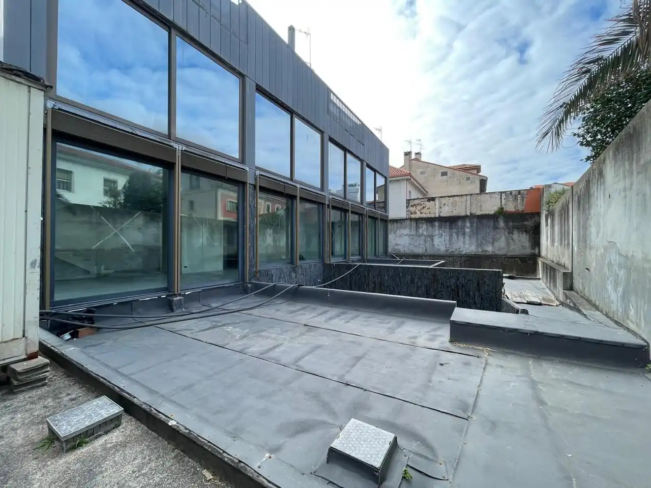 Terrassa de Casa o xalet en venda en A Coruña Capital  amb Calefacció, Jardí privat i Terrassa