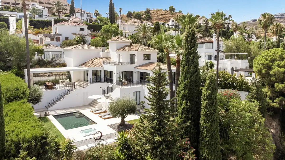 Exterior view of Houses for sale in Nueva Andalucía