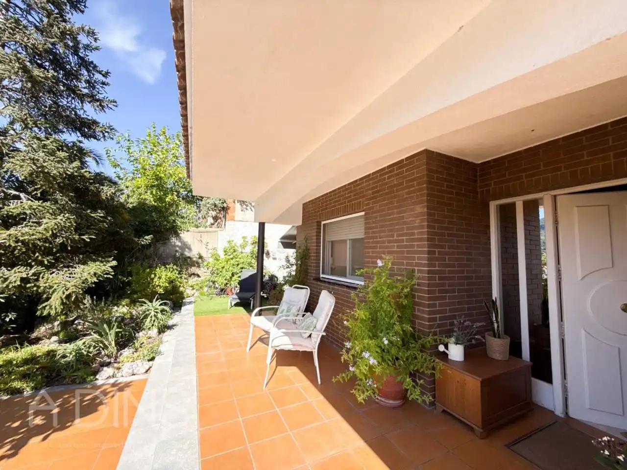 Casa amb jardí en venda a Avenida Puigdomi, imagen 3