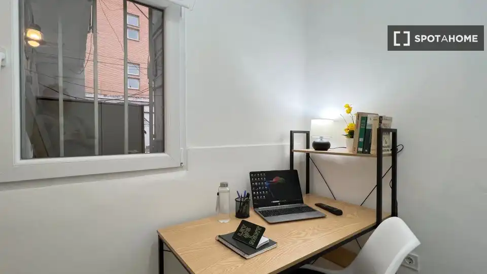 Bedroom of Flat for rent in Madrid  with Air Conditioner, Heating and Furnished