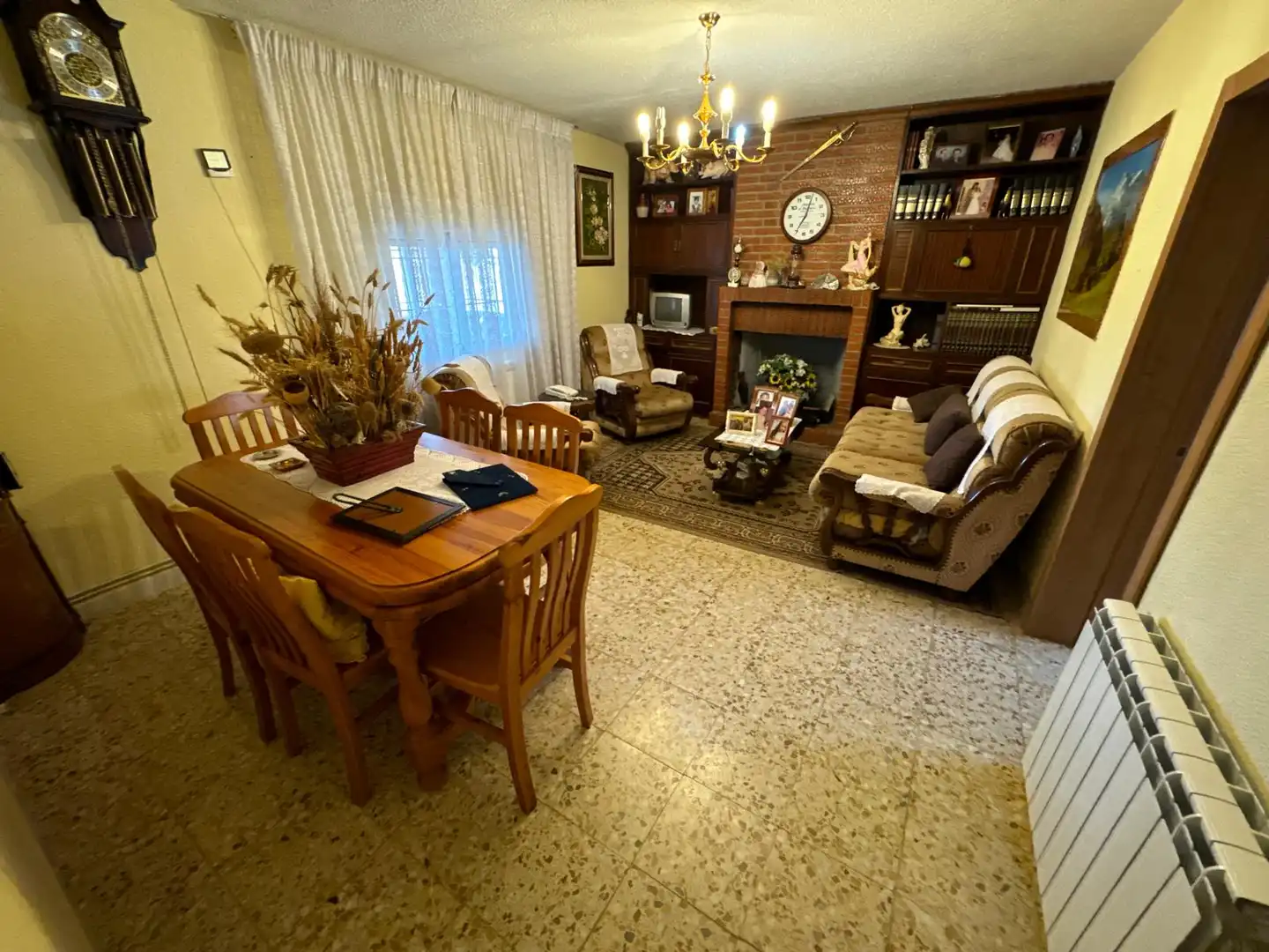 Sala d'estar de Casa o xalet en venda en Chinchón amb Calefacció, Jardí privat i Terrassa