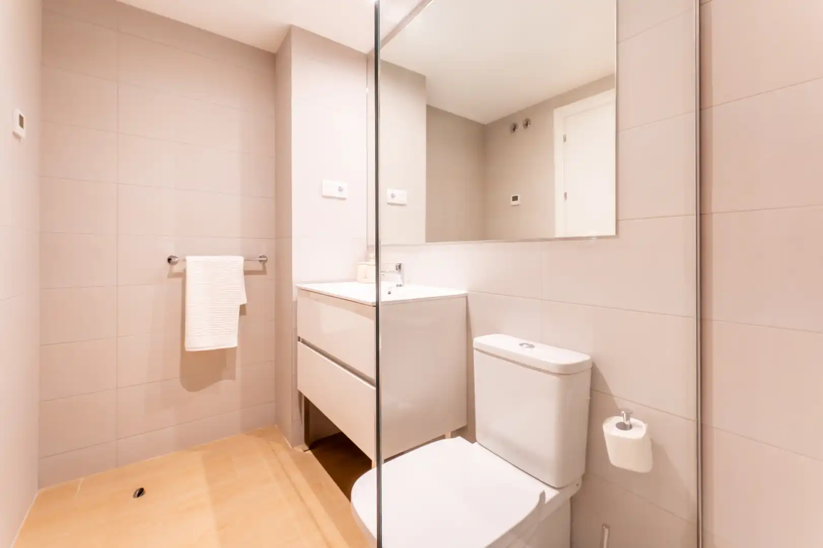 Bany de Apartament de lloguer en Madrid amb Aire condicionat, Calefacció i Traster