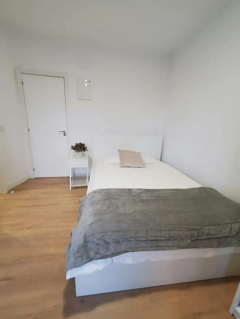 Schlafzimmer von Wohnung zur Miete in Madrid mit Klimaanlage, Heizung und Waschmaschine