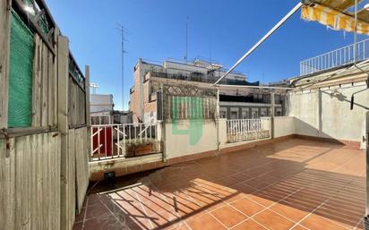 Vista exterior de Àtic en venda en Badalona amb Aire condicionat i Terrassa