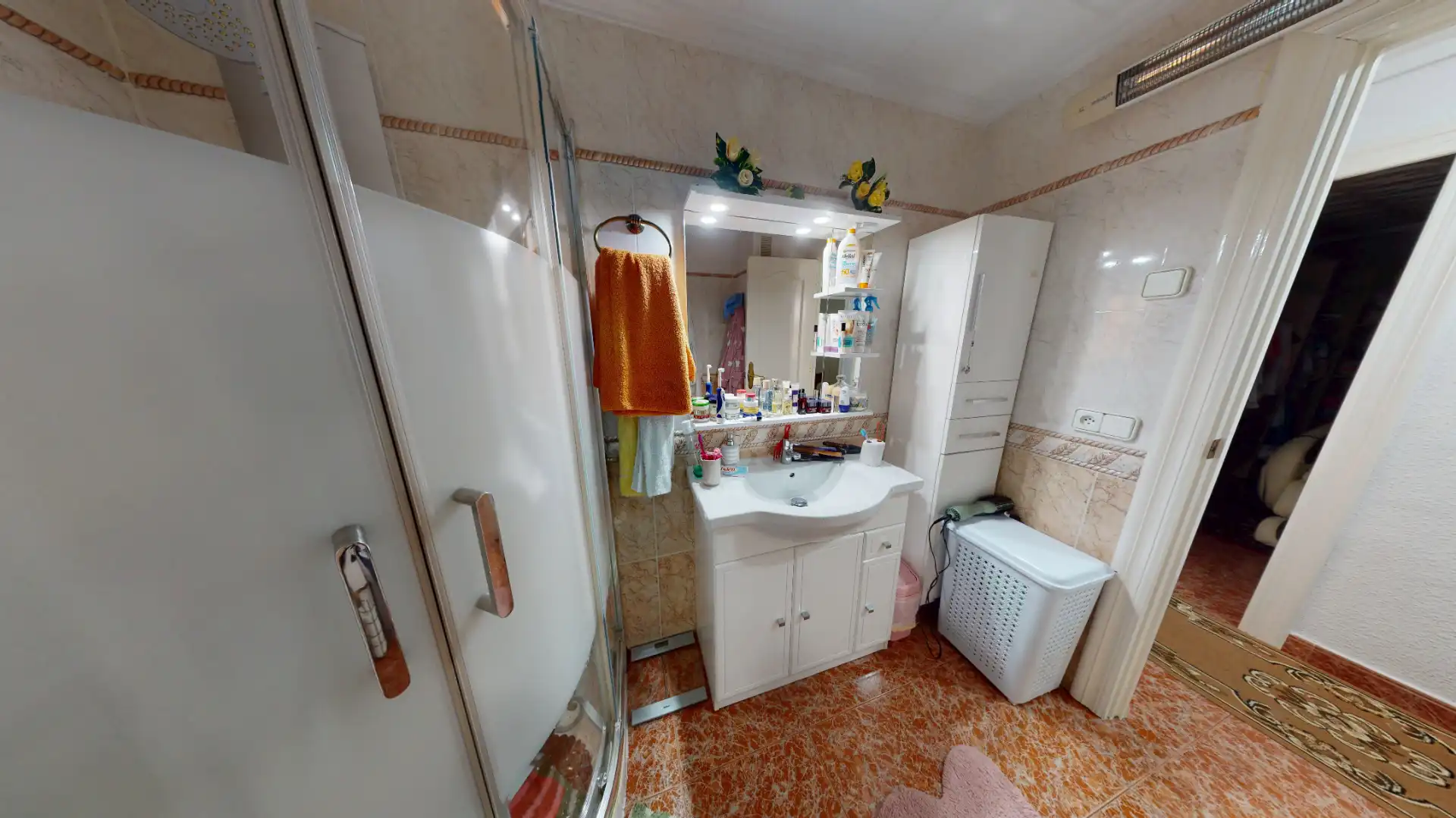 Bathroom of Flat for sale in Torrevieja  with Terrace, Furnished and Oven