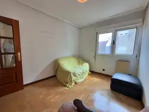 Dormitori de Pis en venda en Gijón  amb Calefacció, Parquet i Terrassa