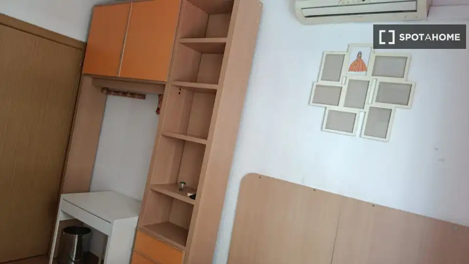 Schlafzimmer von Wohnung zur untervermieten in Madrid mit Klimaanlage, Terrasse und Möbliert
