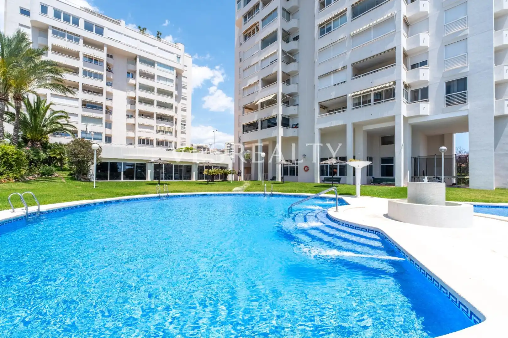 Vista exterior de Àtic de lloguer en Alicante / Alacant amb Jardí privat, Terrassa i Balcó