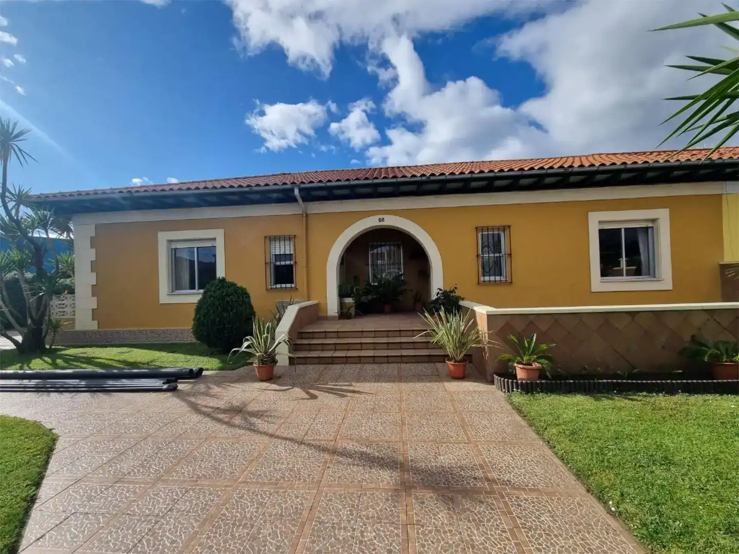 Vista exterior de Casa o chalet en venta en Torrelavega  con Piscina