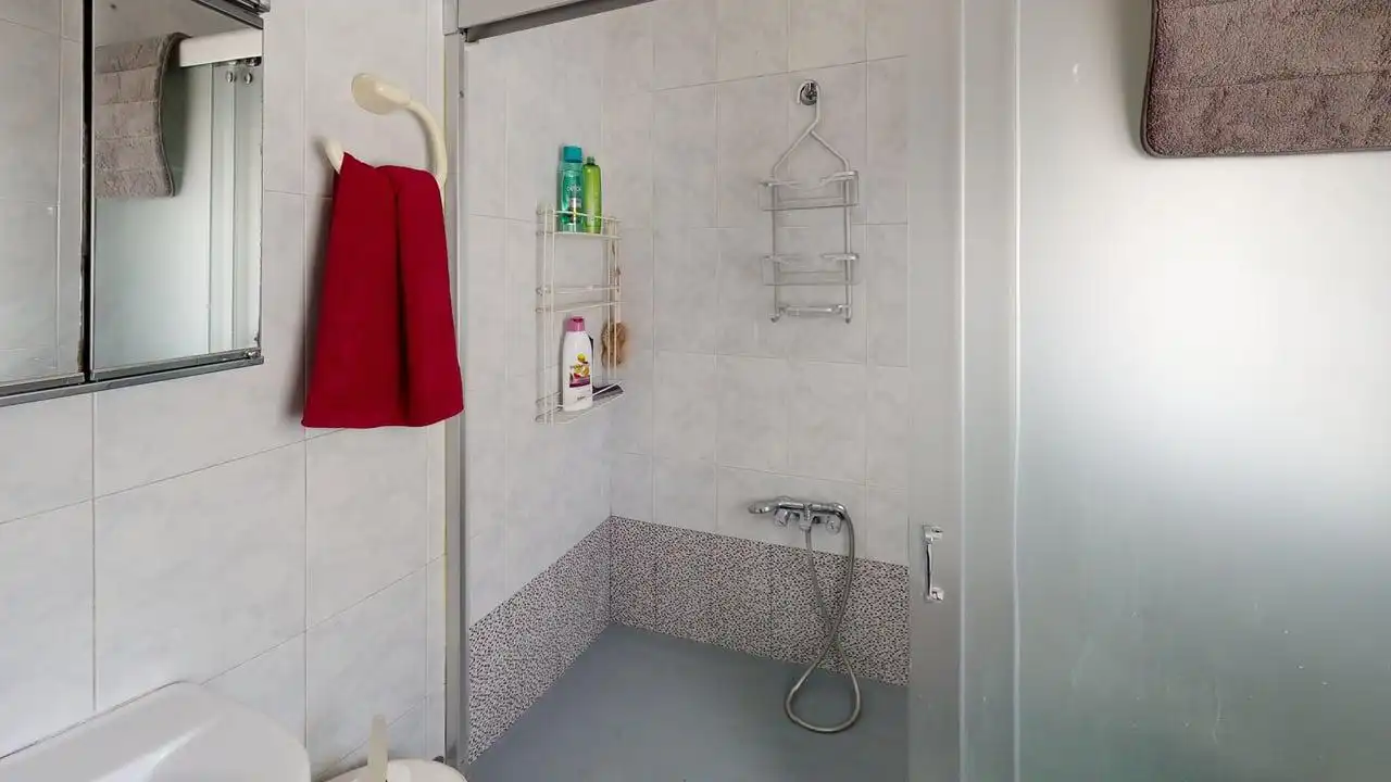 Bany de Casa o xalet en venda en Jaén amb Traster i Piscina comunitària