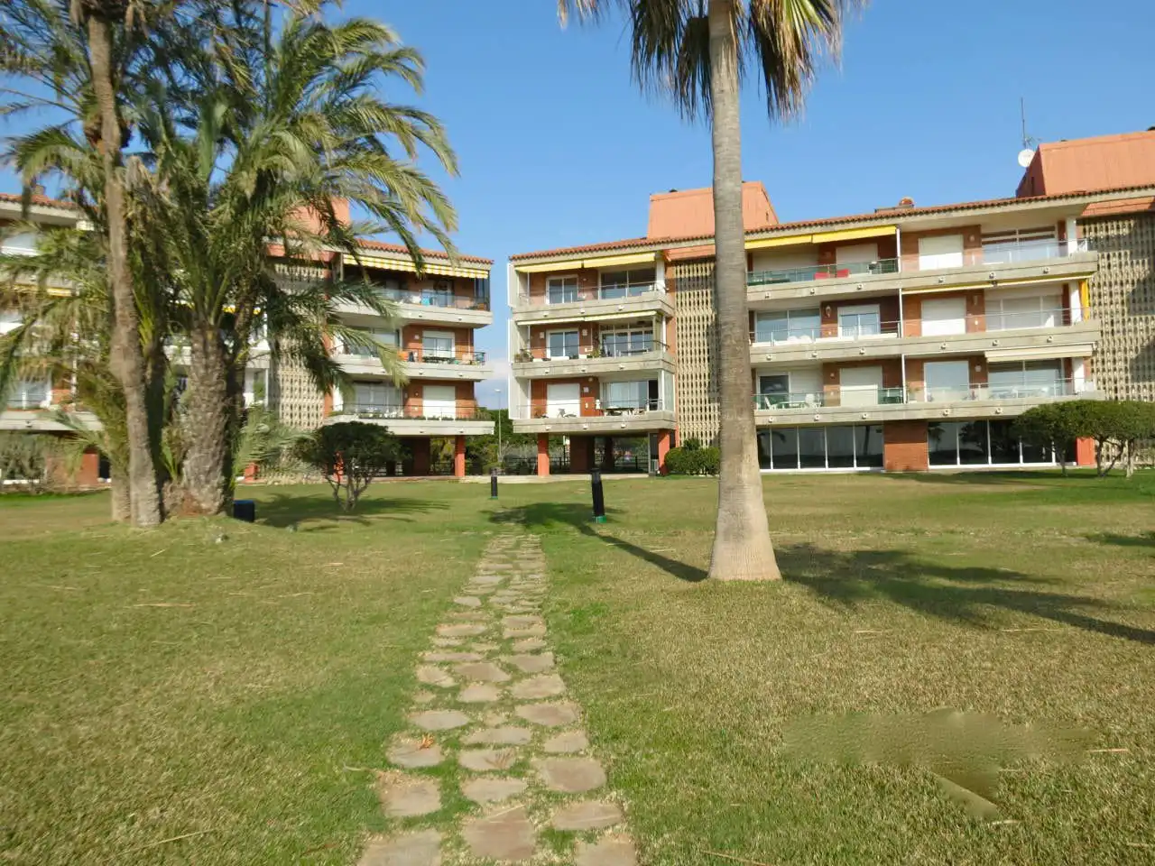 Vista exterior de Piso de alquiler en Gavà con Calefacción, Terraza y Piscina comunitaria