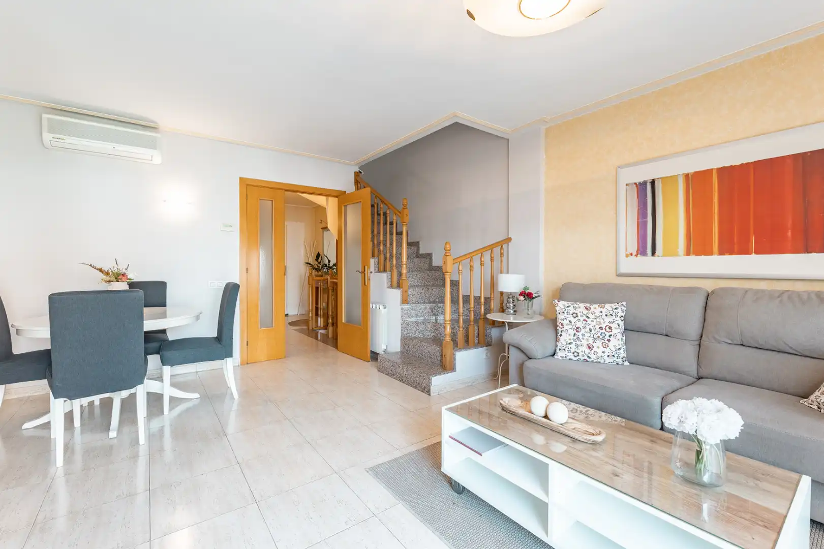 Sala de estar de Casa adosada en venta en Martorell con Aire acondicionado, Calefacción y Jardín privado