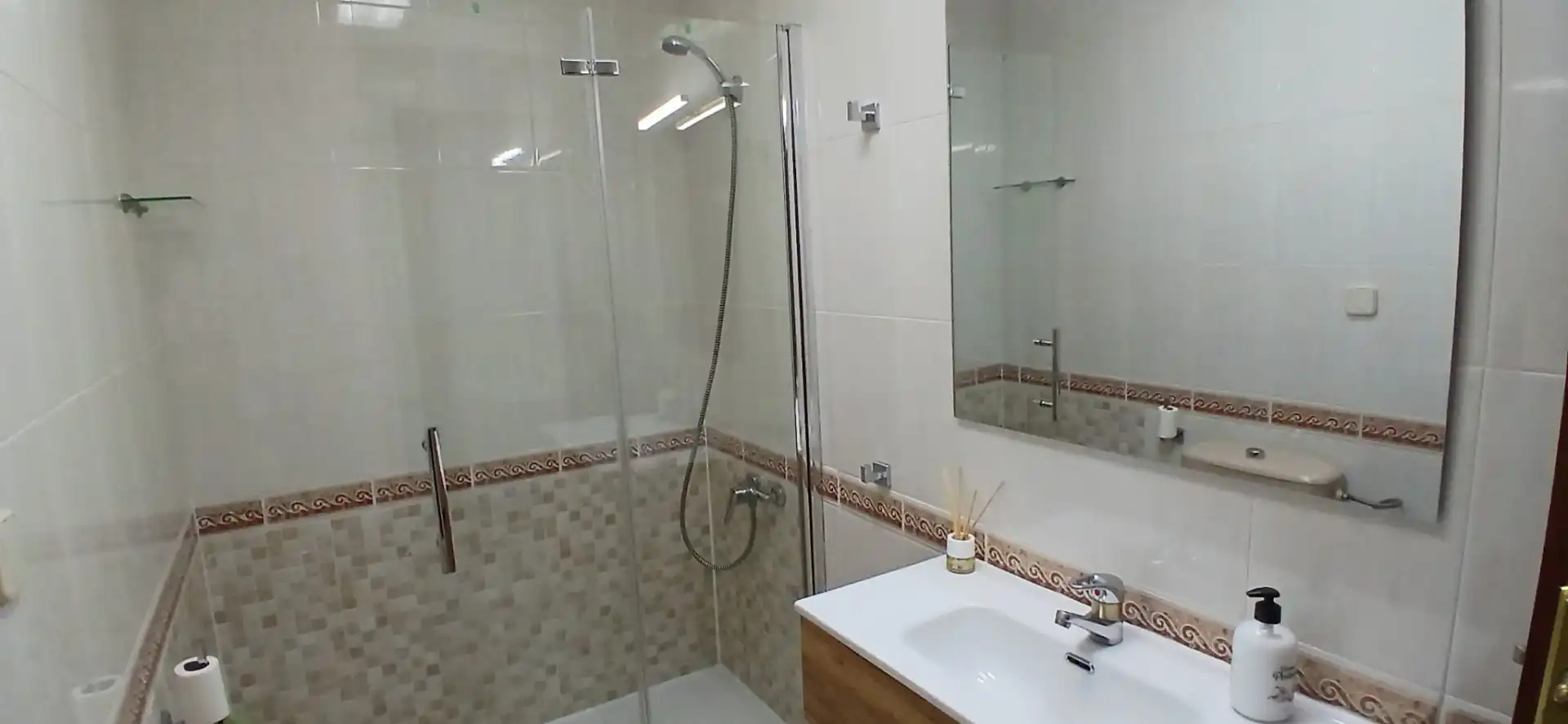 Bathroom of Flat for rent in Sevilla  with Air Conditioner, Furnished and Oven