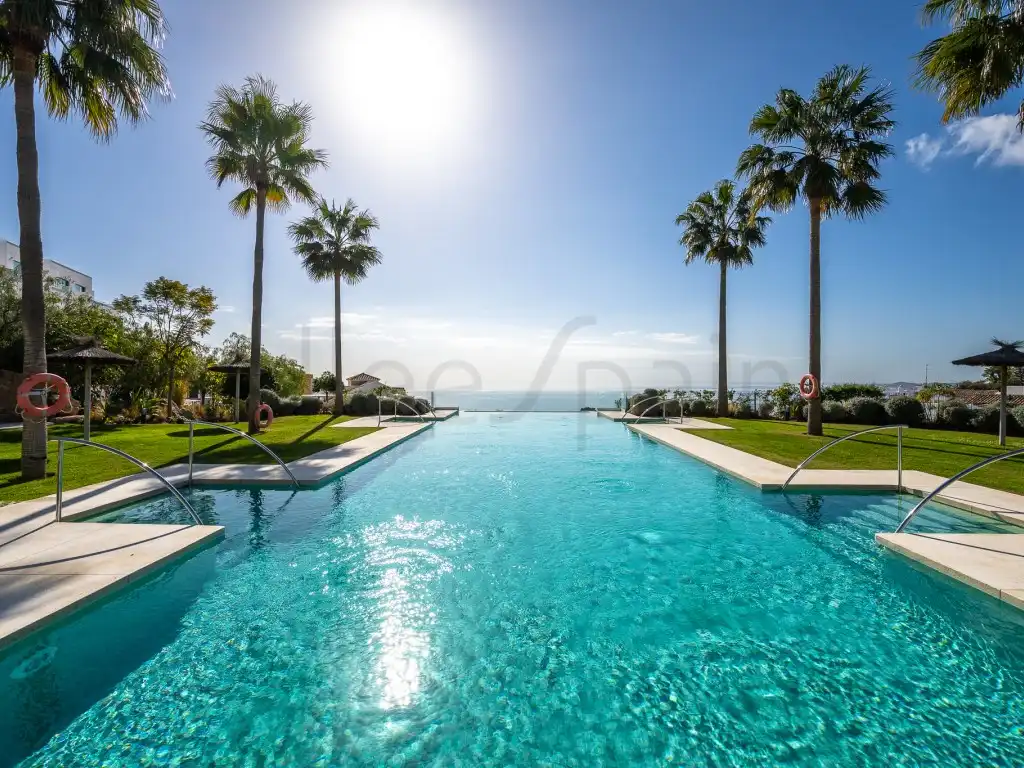 Piscina de Casa o xalet en venda en Benalmádena amb Aire condicionat, Jardí privat i Terrassa