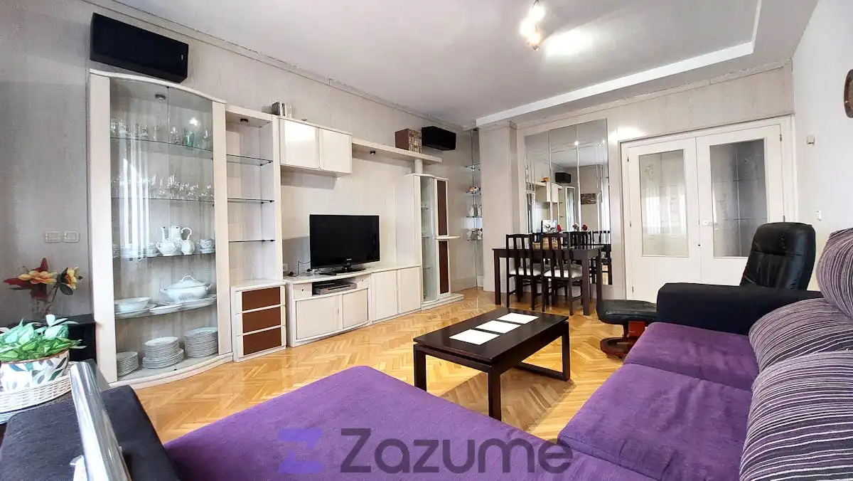Sala de estar de Piso de alquiler en  Madrid Capital con Aire acondicionado, Parquet y Amueblado