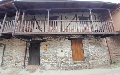 Vista exterior de Casa o xalet en venda en Ponferrada amb Calefacció i Balcó