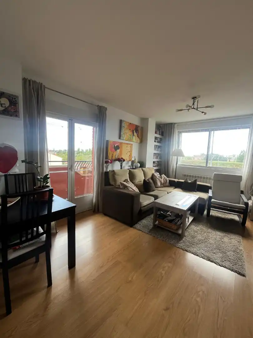 Sala de estar de Piso en venta en Viana de Cega con Aire acondicionado, Calefacción y Parquet