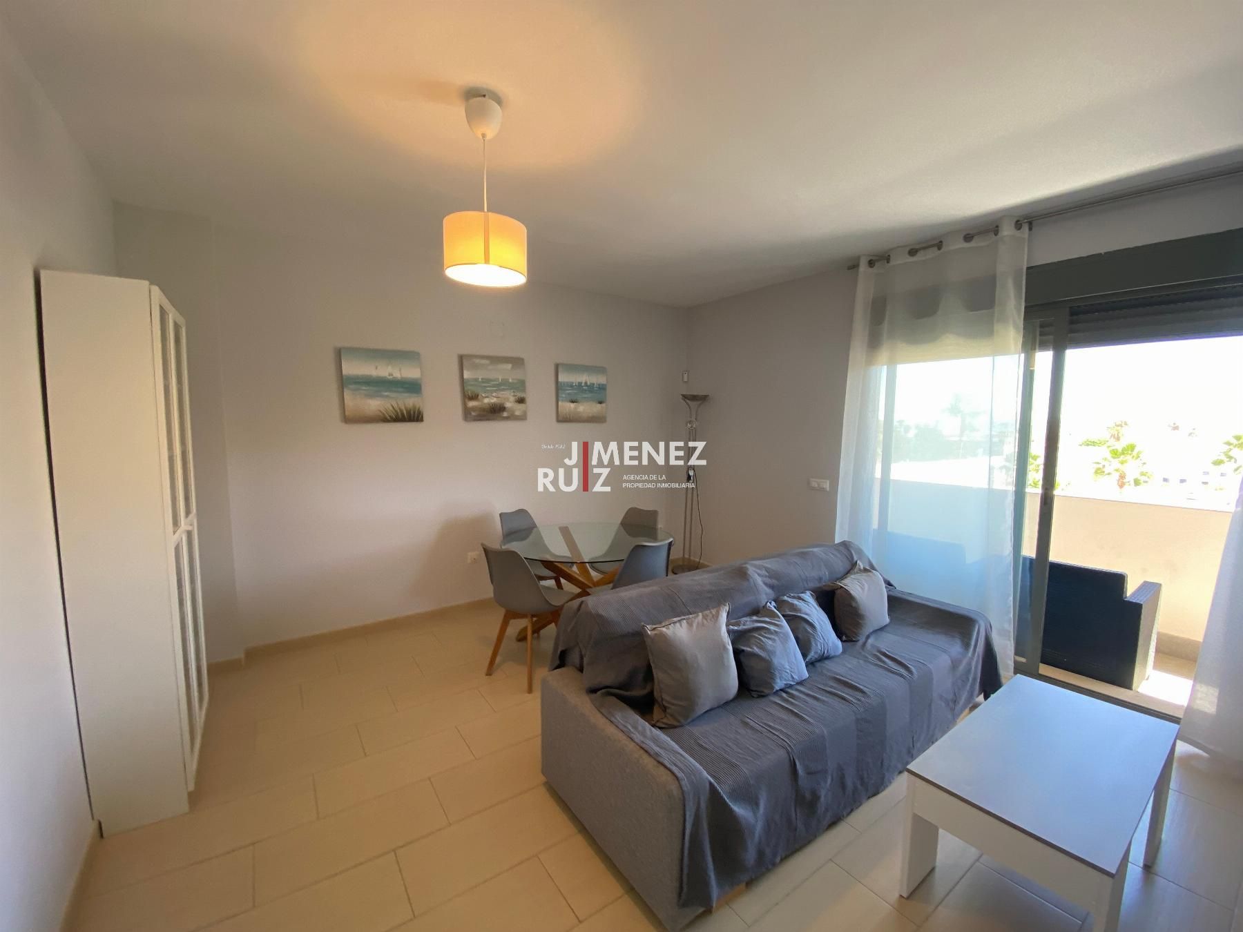 Sala d'estar de Apartament de lloguer en El Puerto de Santa María amb Terrassa, Moblat i Piscina comunitària