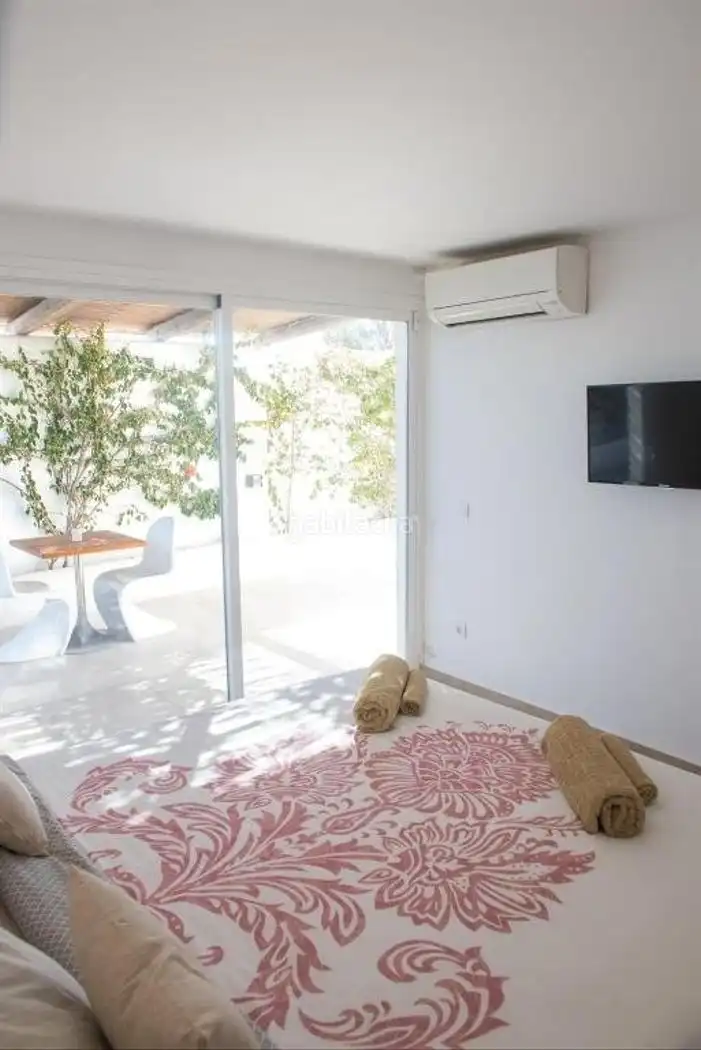 Chalet con jardín en venta en Diseminado Can Sargent 8404, imagen 3
