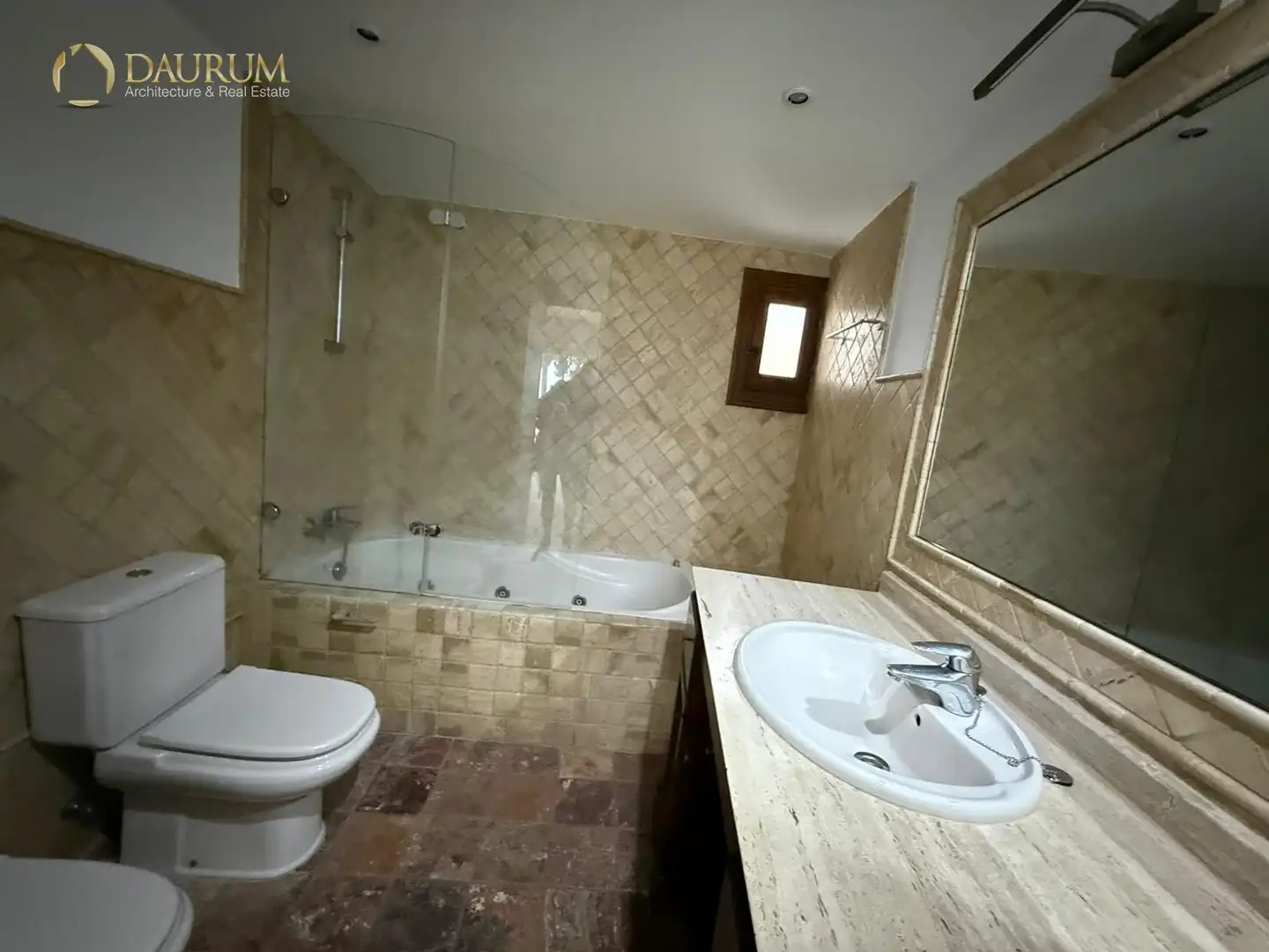 Baño de Casa adosada en venta en Marbella con Aire acondicionado, Calefacción y Terraza