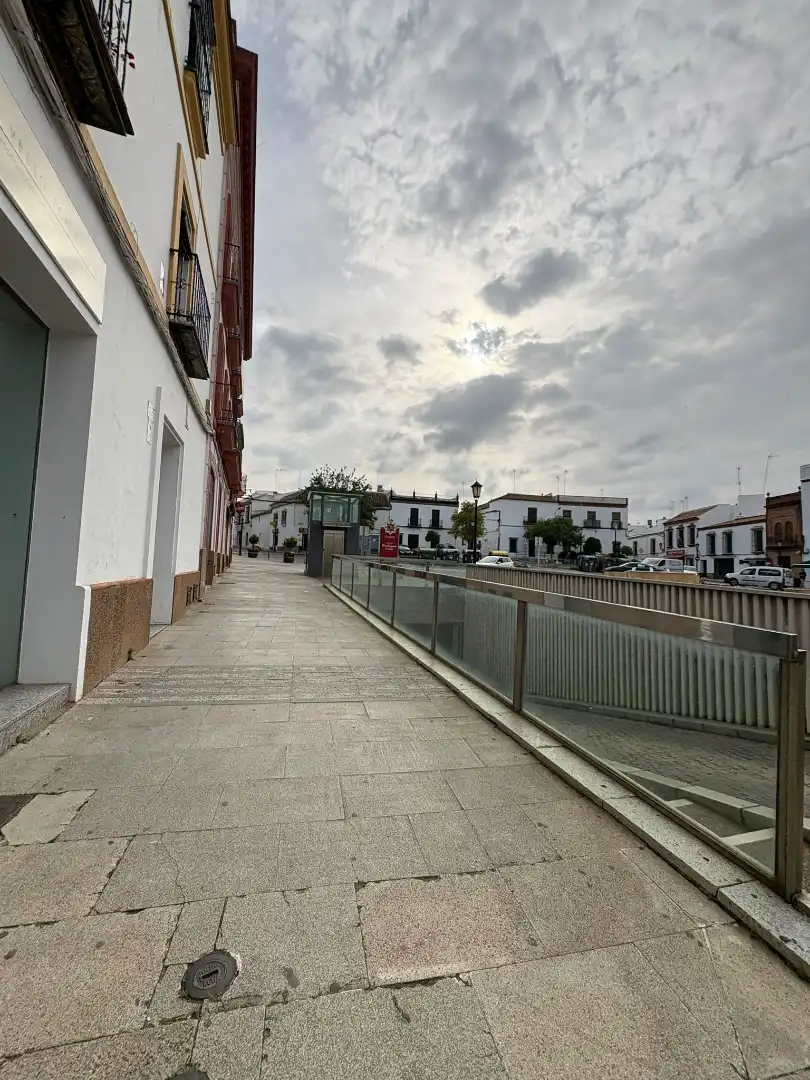 Außenansicht von Wohnung zum Verkauf in Carmona mit Klimaanlage, Heizung und Möbliert