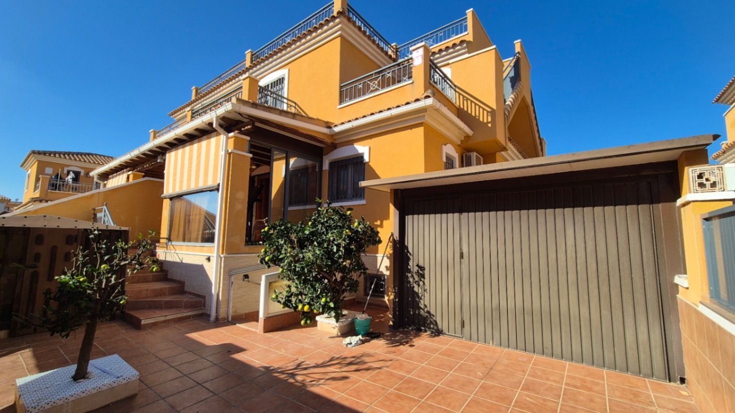 Exterior view of Single-family semi-detached for sale in Torrevieja  with Air Conditioner, Private garden and Terrace
