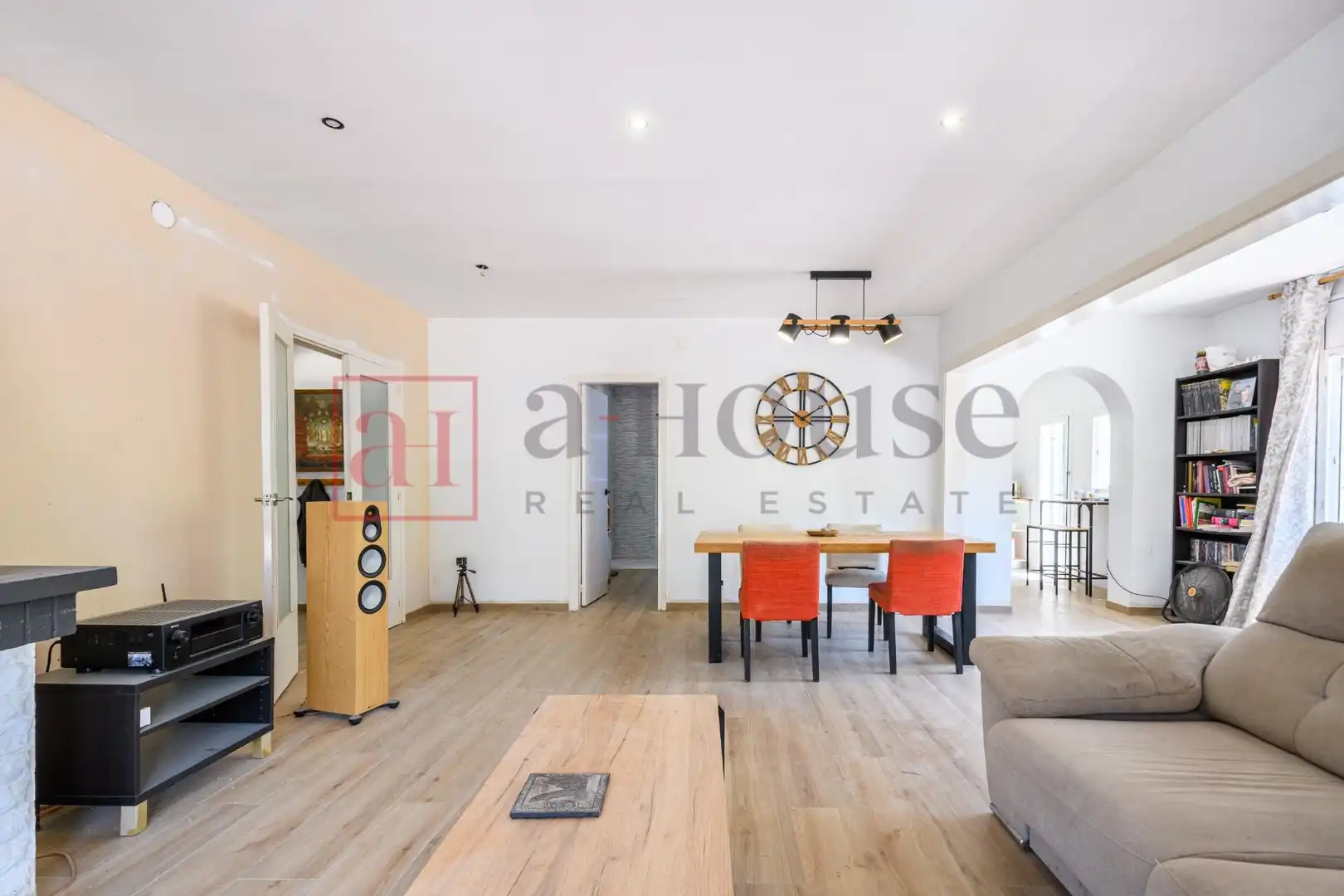 Sala de estar de Casa o chalet en venta en Olivella con Parquet, Terraza y Piscina