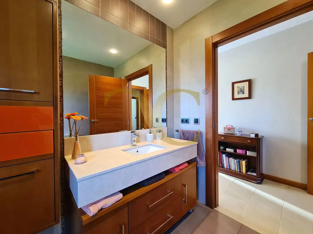 Baño de Casa o chalet en venta en Siero con Calefacción, Terraza y Trastero