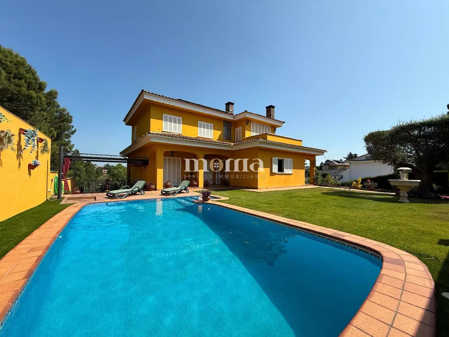 Vista exterior de Casa o xalet en venda en Montornès del Vallès amb Aire condicionat, Calefacció i Jardí privat