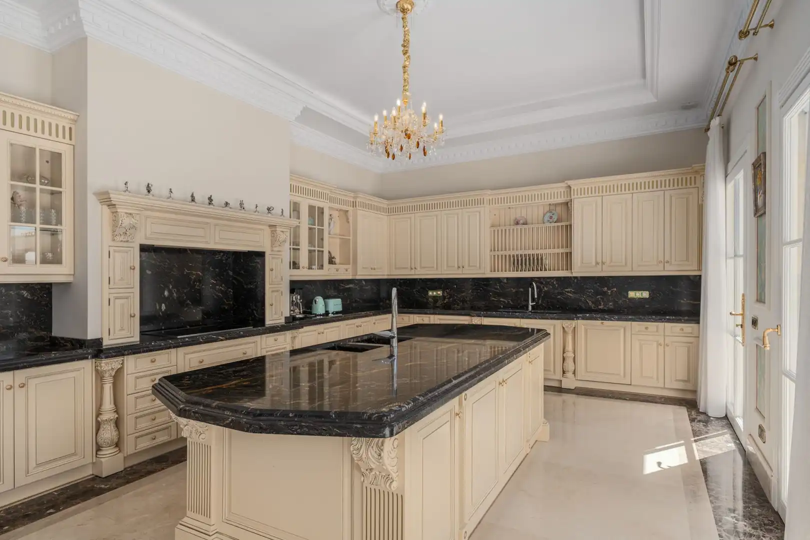 Cocina de Casa o chalet en venta en Marbella con Aire acondicionado, Calefacción y Jardín privado