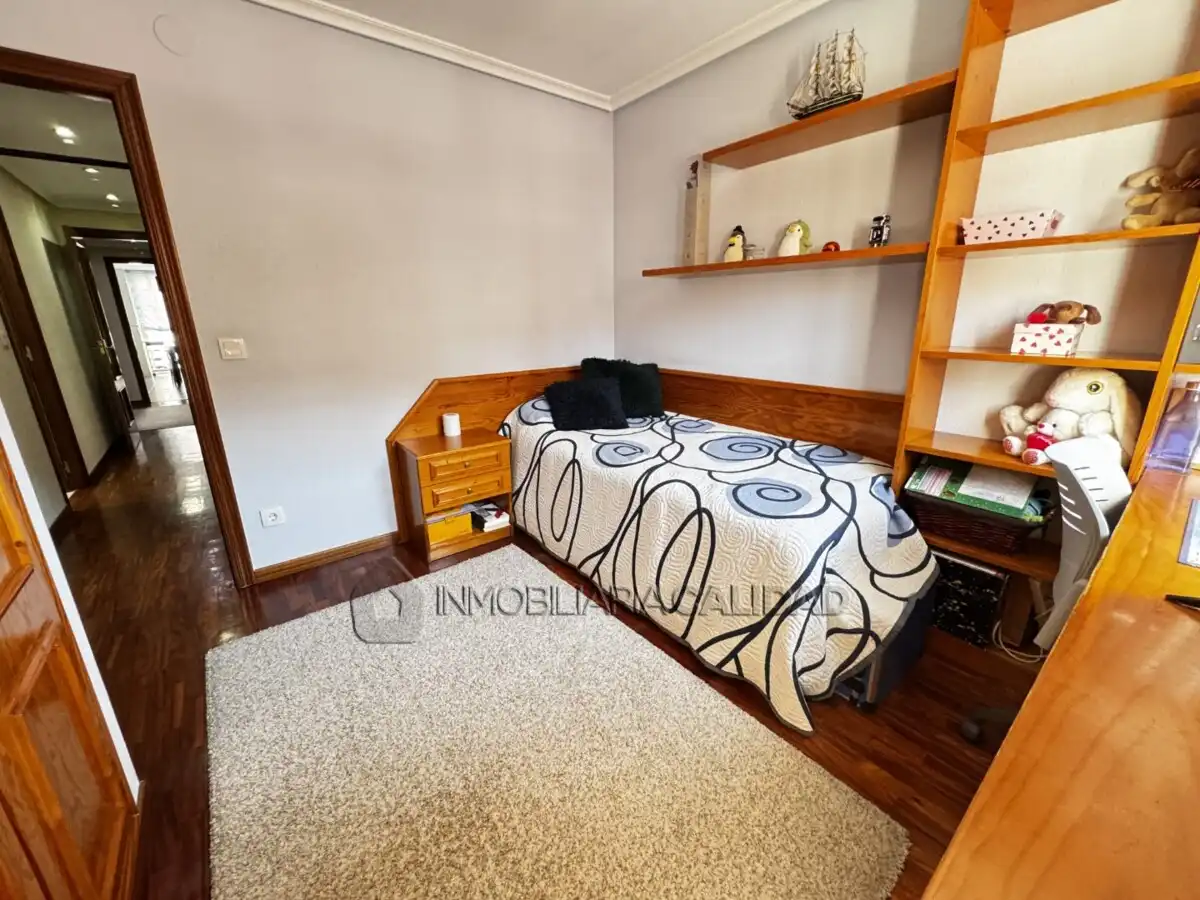 Habitación de Piso en venta en Burgos con Calefacción, Terraza y Trastero