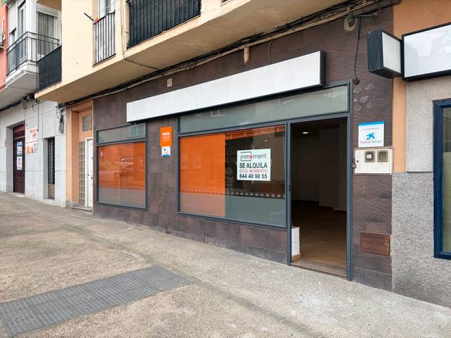 Local comercial en Alquiler en Calle Sor Valentina Mirón en Los Pinos - El Pilar