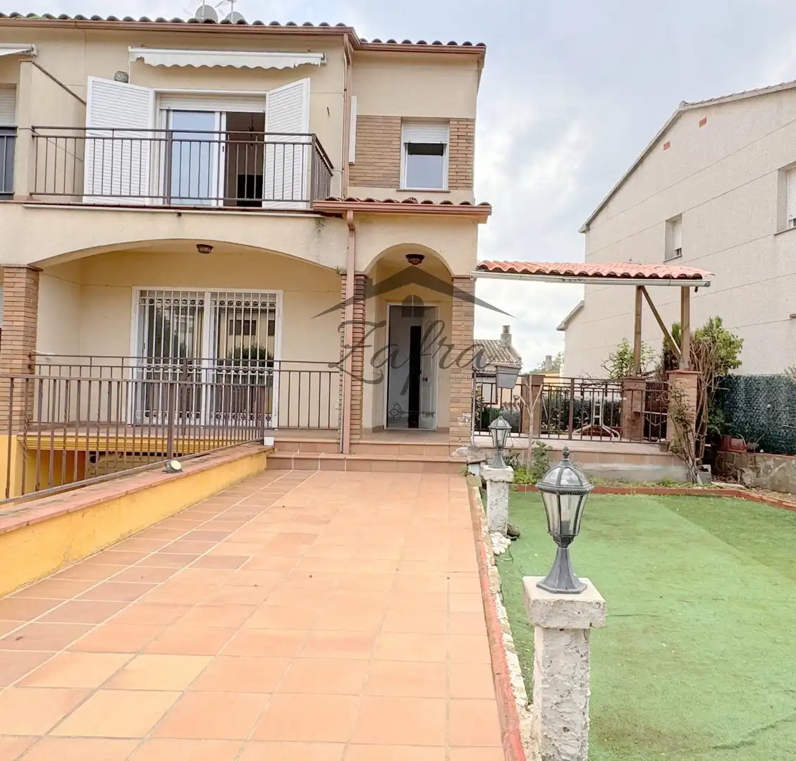 Detached homes for sale in Maçanet de la Selva pueblo
