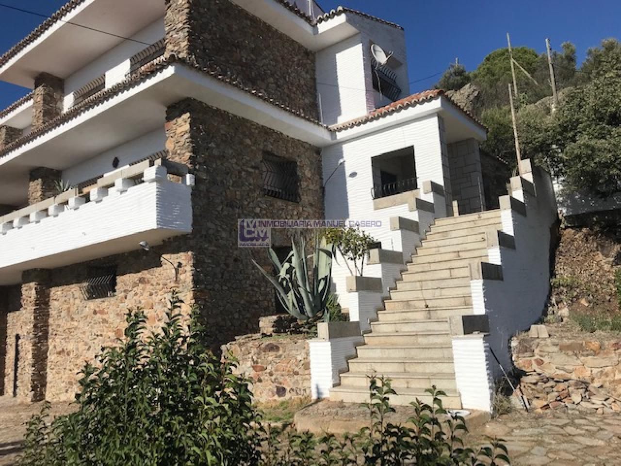Exterior view of House or chalet for sale in Cáceres Capital  with Heating, Private garden and Swimming Pool