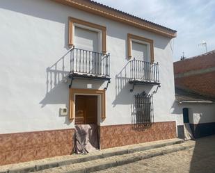 Vista exterior de Casa o xalet en venda en Gerena amb Aire condicionat, Terrassa i Traster