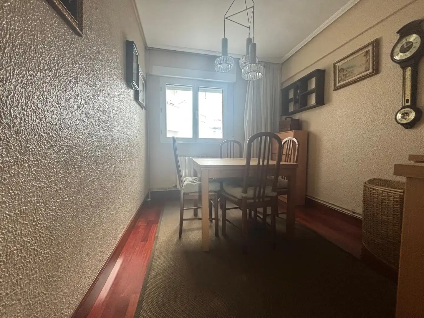 Comedor de Piso en venta en Basauri  con Calefacción, Amueblado y Balcón