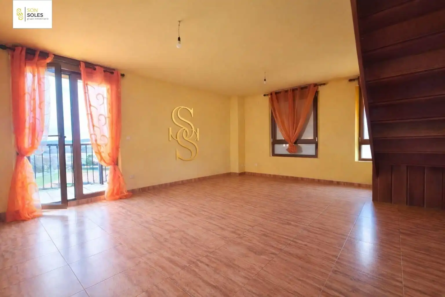 Sala de estar de Dúplex en venta en Reocín con Calefacción, Parquet y Terraza