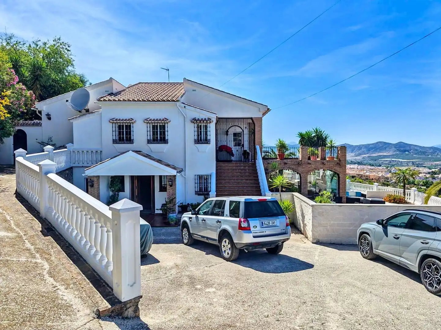Außenansicht von Haus oder Chalet zum Verkauf in Alhaurín de la Torre mit Privatgarten, Terrasse und Abstellraum