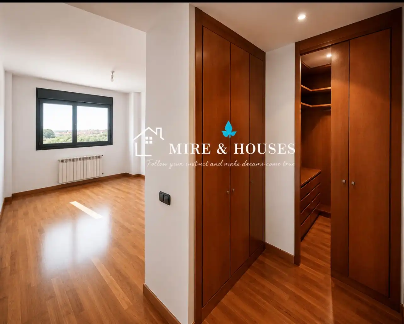 Habitación de Ático en venta en Alcobendas con Aire acondicionado, Calefacción y Jardín privado