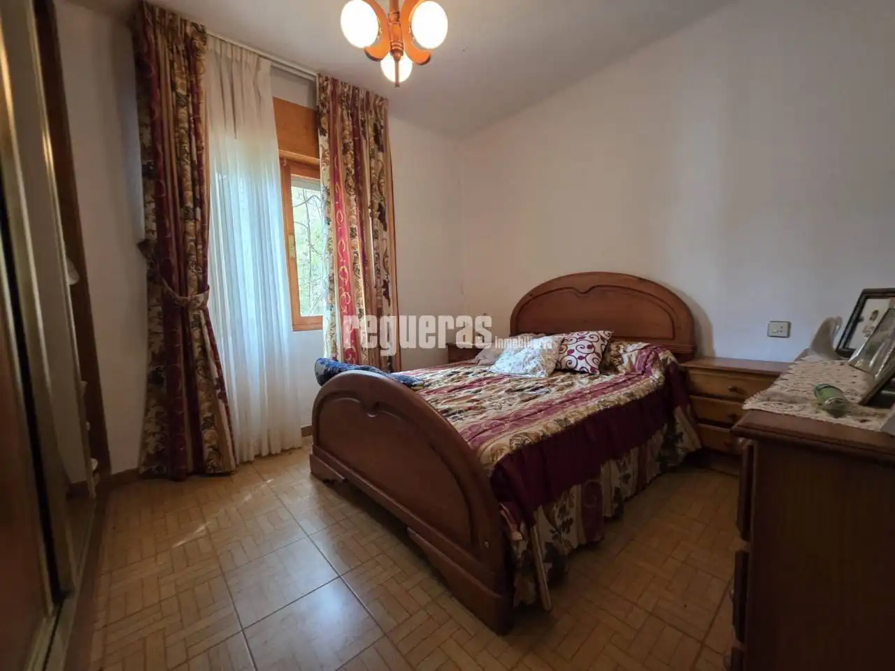 Habitación de Casa o chalet en venta en Illas con Calefacción y Jardín privado