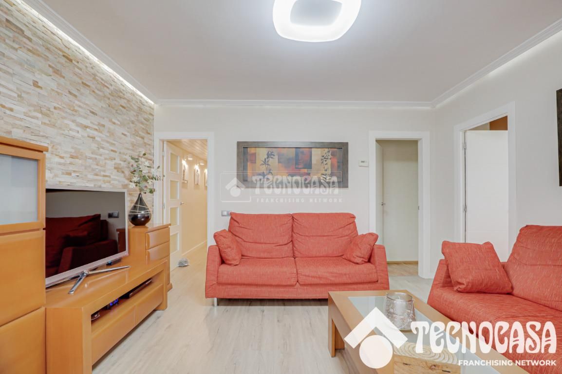 Sala d'estar de Pis en venda en Badalona amb Aire condicionat i Calefacció