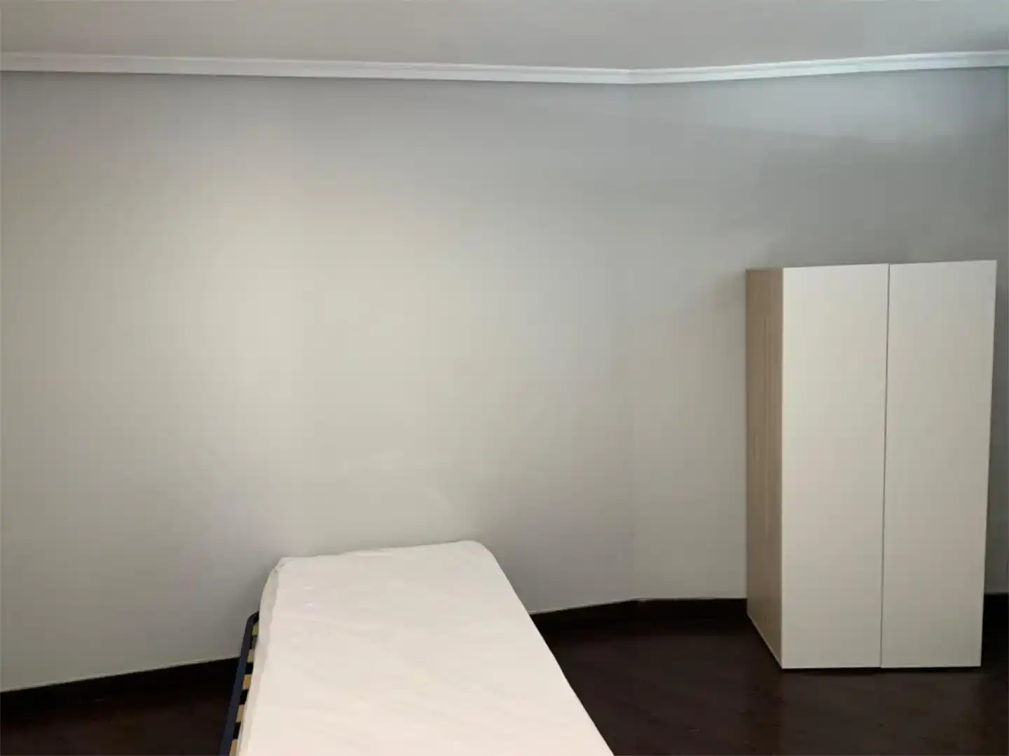 Dormitori de Pis per a compartir en Ferrol amb Parquet i Moblat