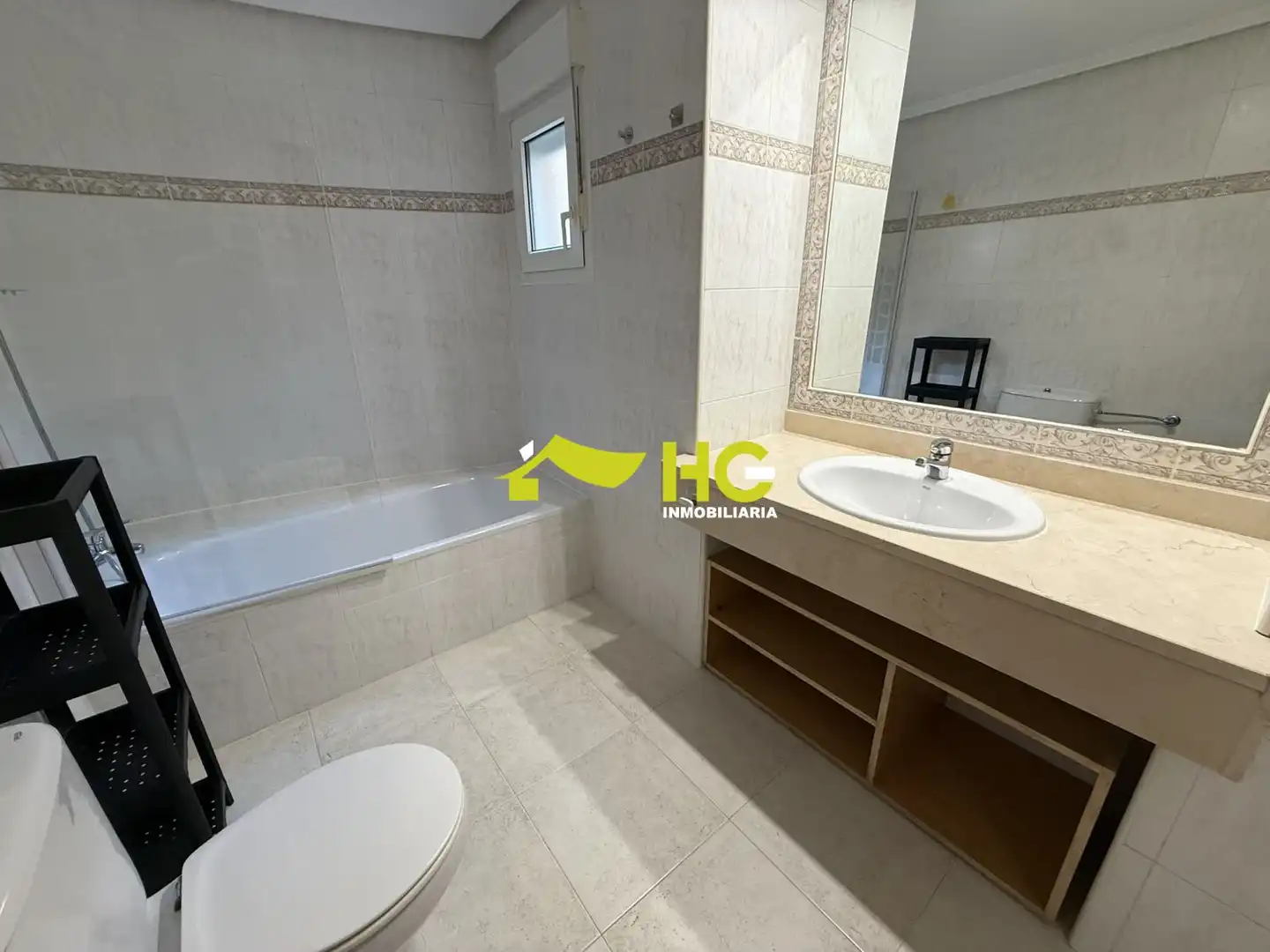 Baño de Dúplex de alquiler en Villaviciosa de Odón con Aire acondicionado, Calefacción y Terraza