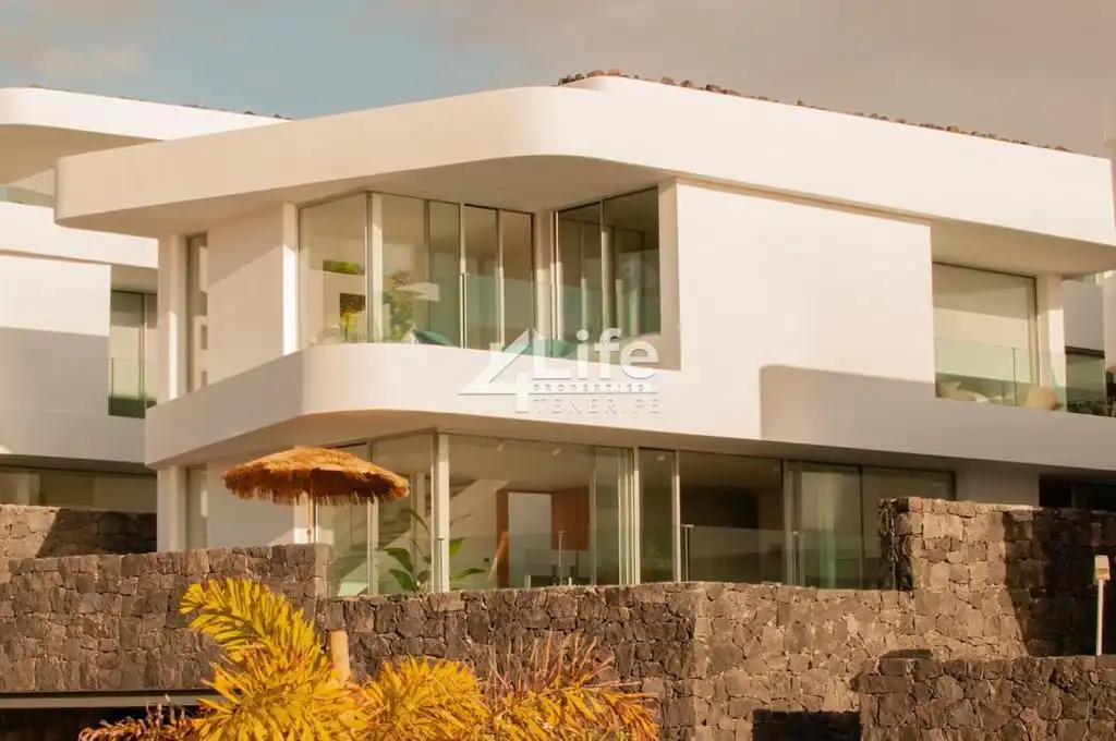 House with pool for sale in Valito Sau