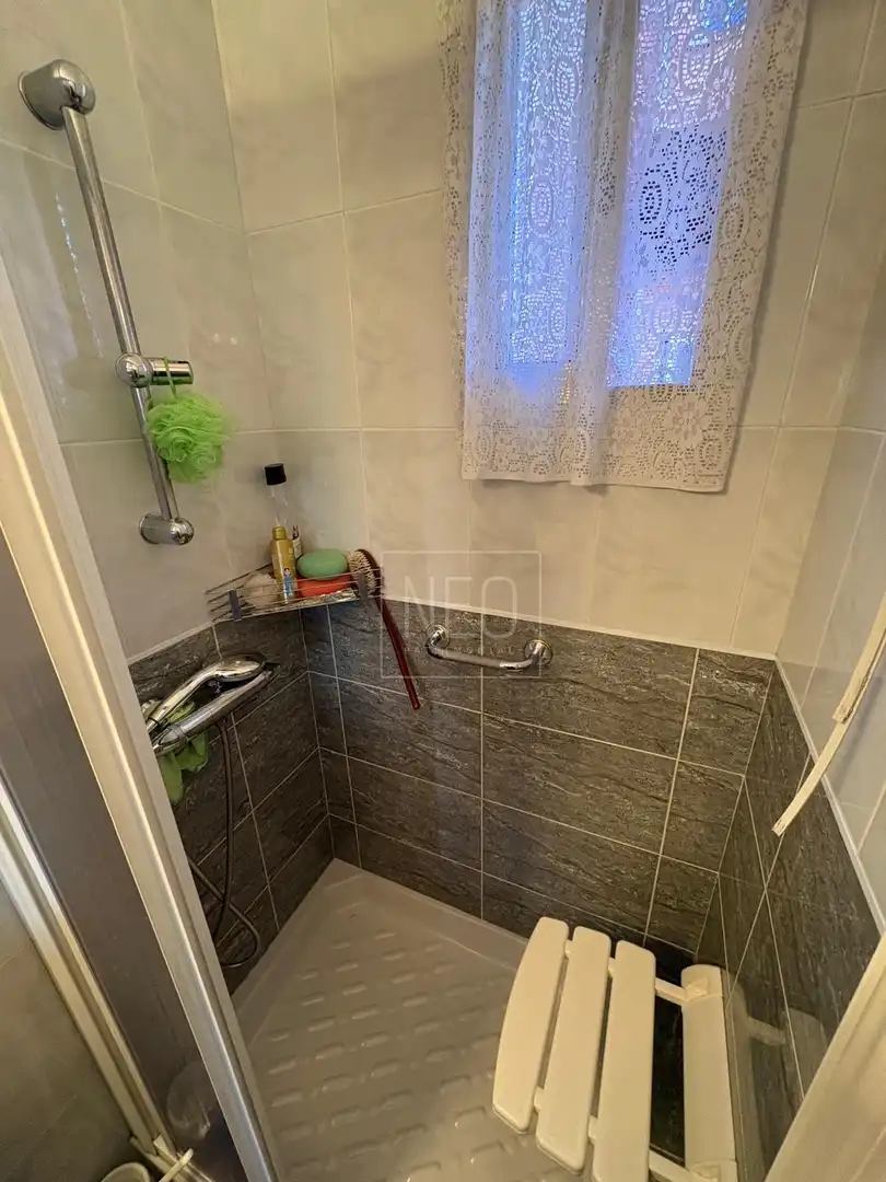 Bathroom of Flat for sale in Madrid  with Air Conditioner, Heating and Parquet flooring