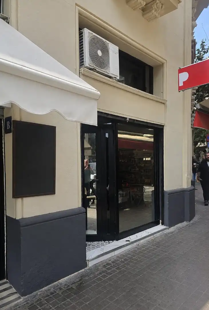 Local comercial en traspàs a Carrer de Roger de Llúria 108, imagen 9