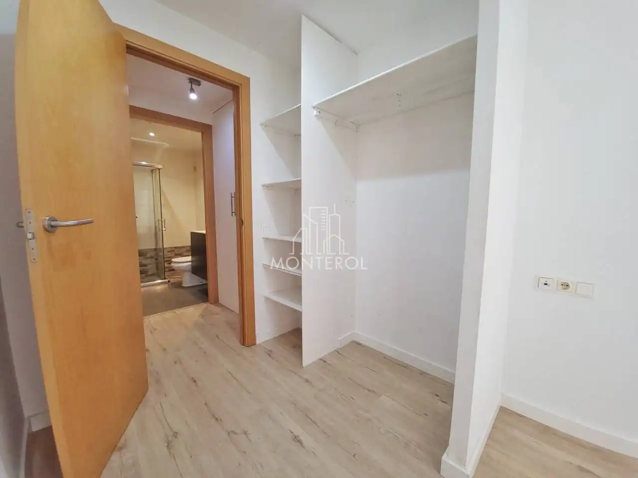 Habitación de Piso en venta en Sabadell con Aire acondicionado, Calefacción y Piscina comunitaria