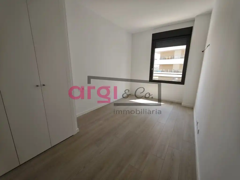 Habitación de Piso de alquiler en Viladecans con Aire acondicionado y Balcón