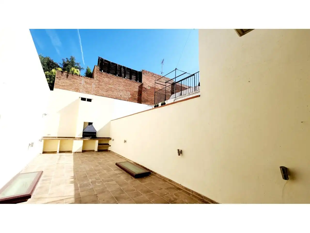 Terrasse von Einfamilien-Reihenhaus zum Verkauf in Sabadell mit Klimaanlage, Heizung und Terrasse