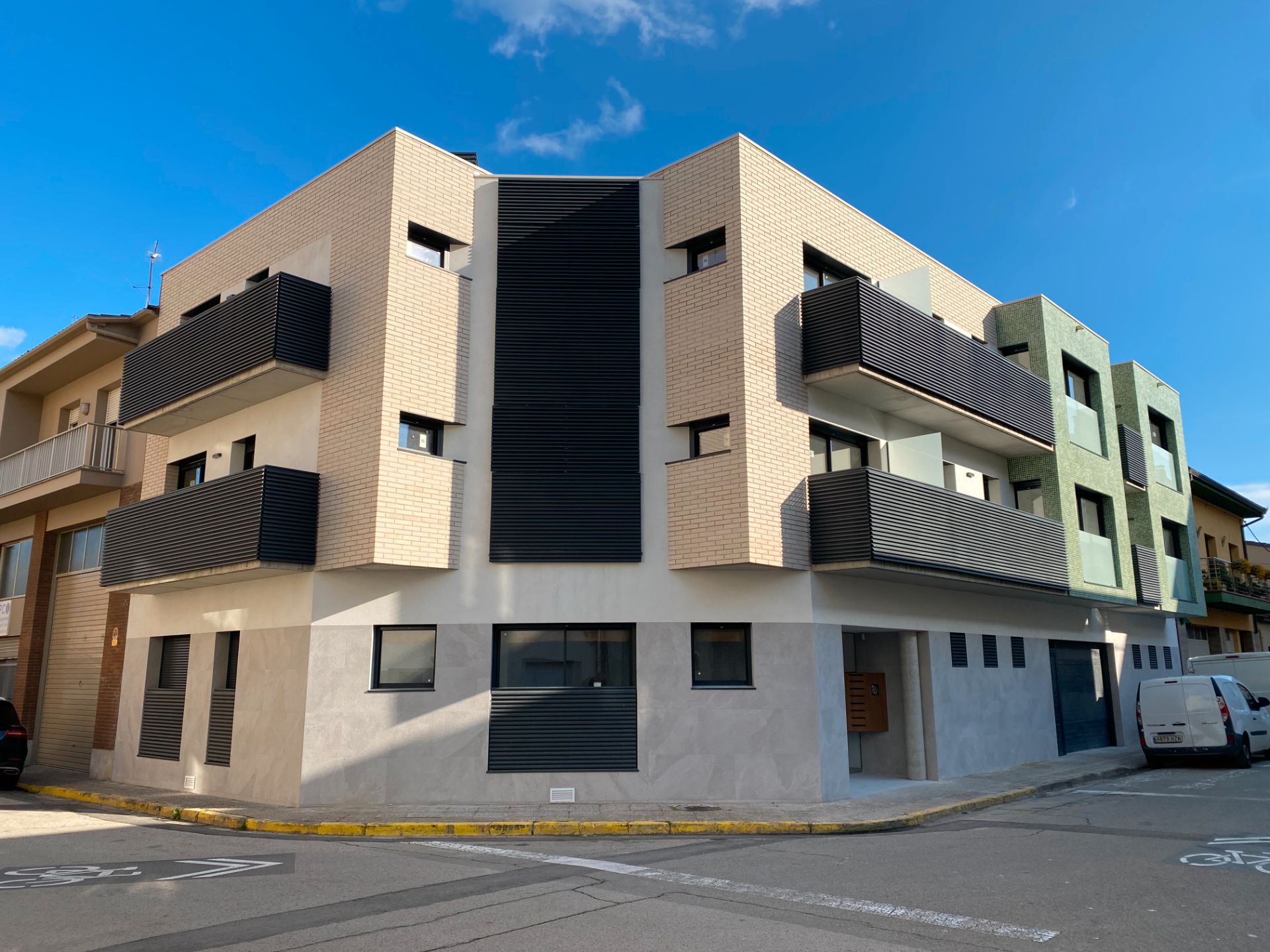 Vista exterior de Pis en venda en Sarrià de Ter amb Aire condicionat, Calefacció i Parquet